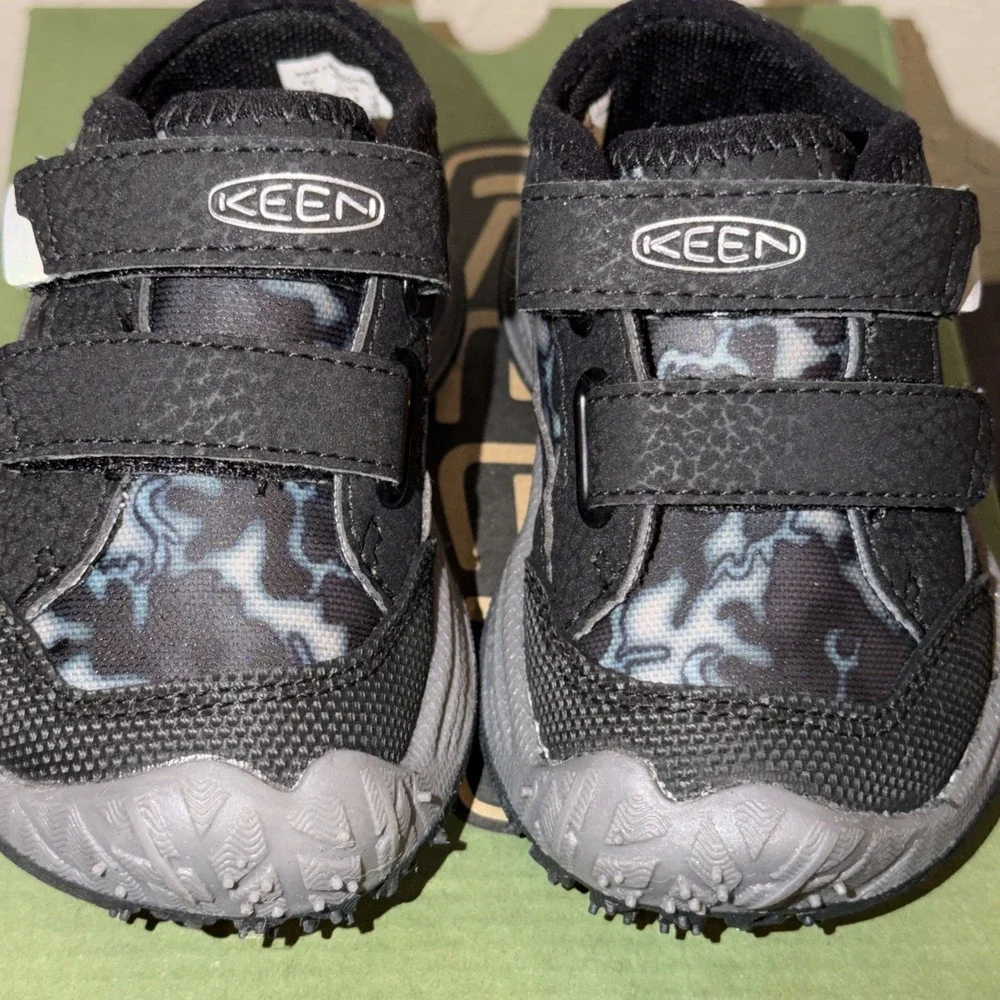 KEEN Speed Hound Unisex Toddler Sneaker Black/Gray Camo Hook & Loop US 4